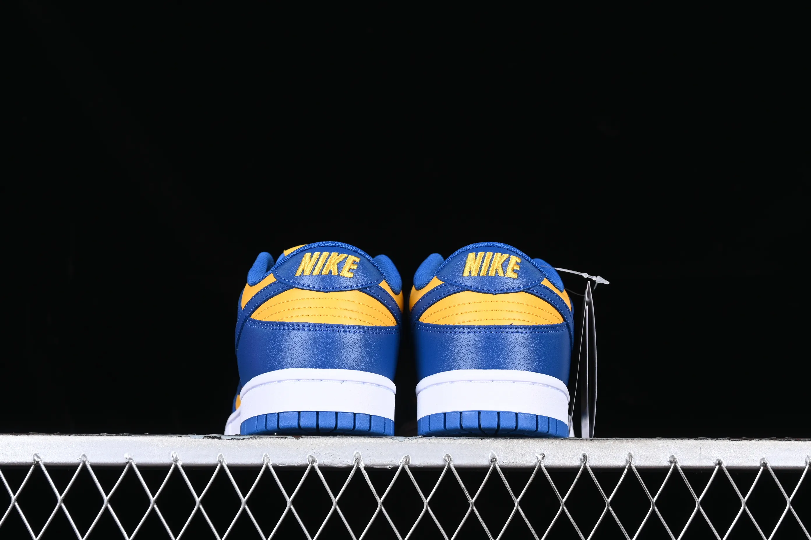 All categories Nk SB Dunk series Nk SB Dunk Low low-top sneakers Nk Dunk SB Low blue and yellow color matching SB smashed backboard fashion casual sneakers DD1391-402